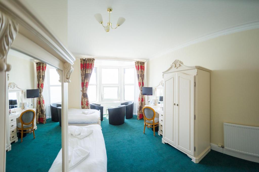Queensbridge Hotel