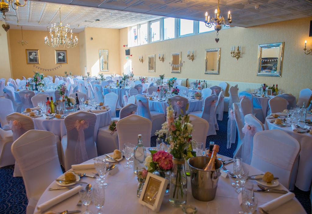 Gwesty'r Marine Hotel & Spa