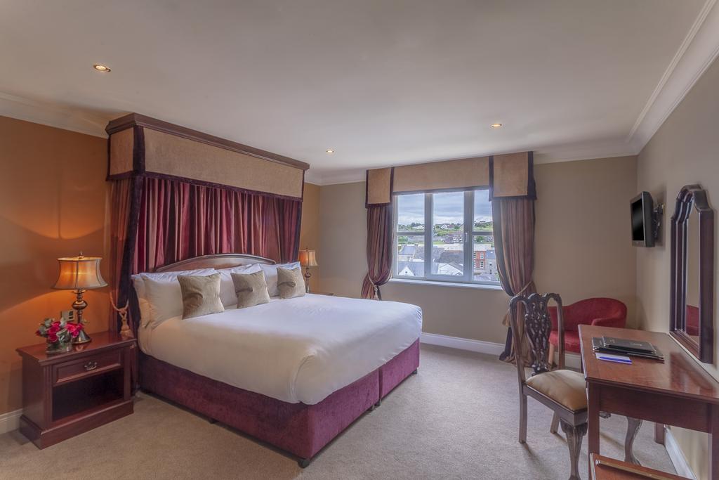 Canal Court Hotel
