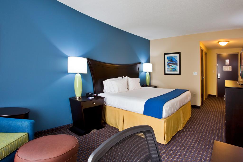 Holiday Inn Express & Suites Largo-Clearwater