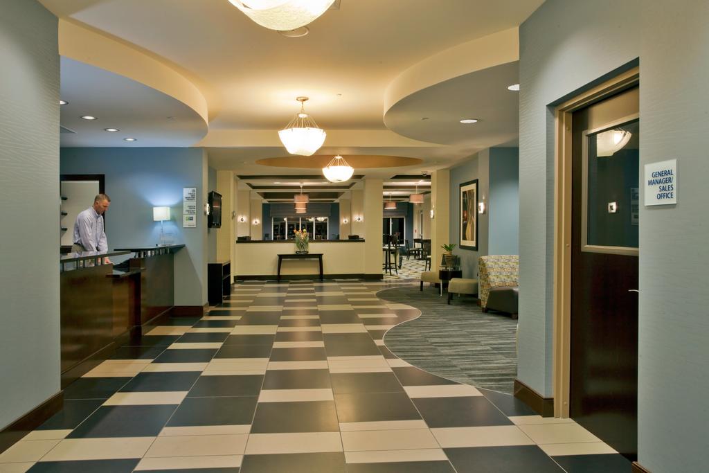 Holiday Inn Express & Suites Largo-Clearwater