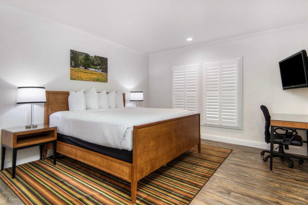 Aggie Inn, an Ascend Collection hotel