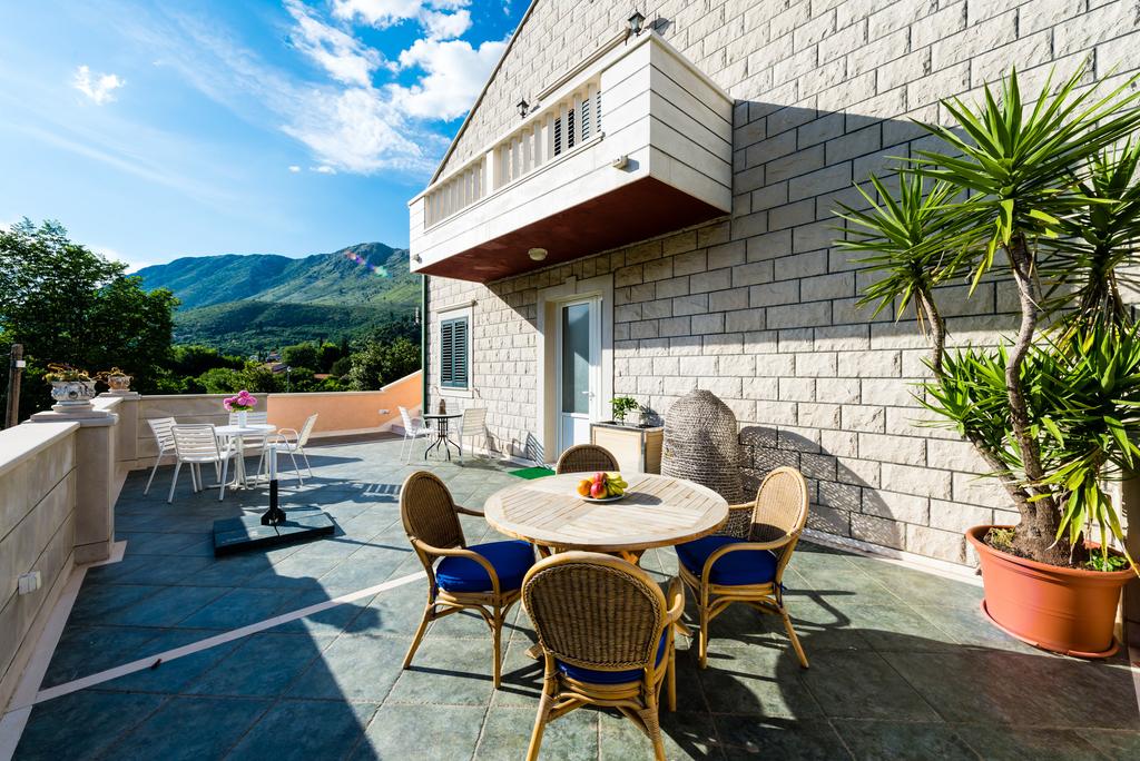 Apartments Dubelj
