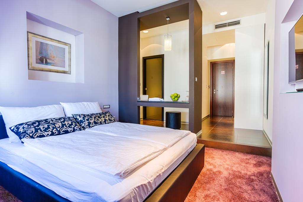 Starlight Luxury Rooms