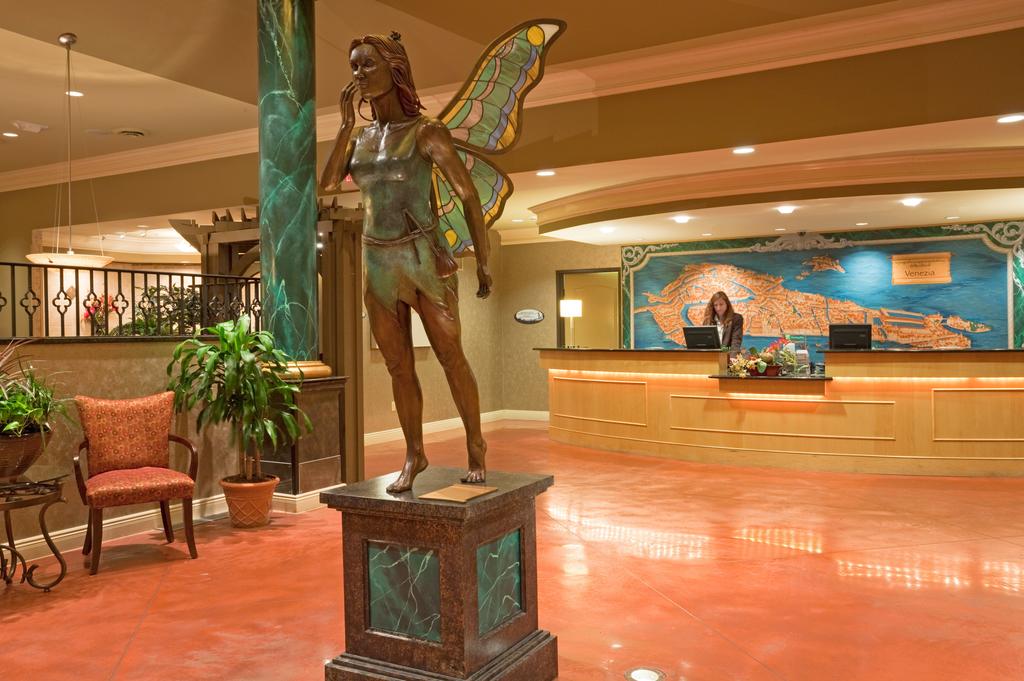 Holiday Inn Hotel and Suites Maple Grove NW Mpls A