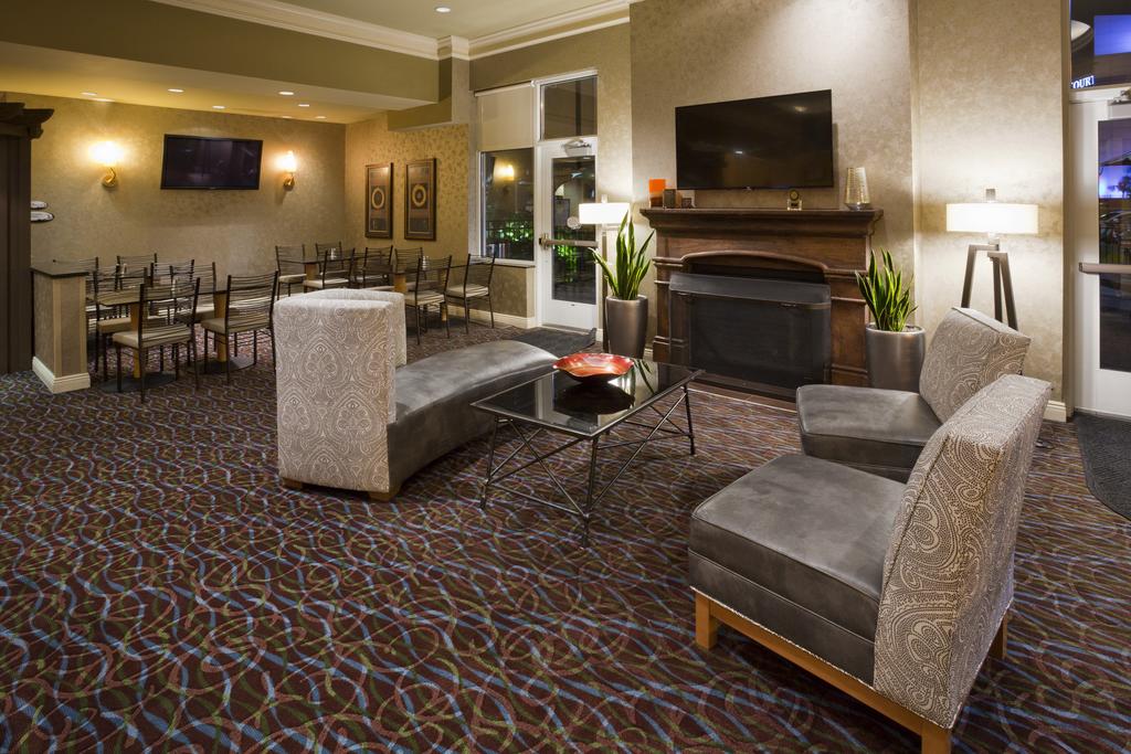 Holiday Inn Hotel and Suites Maple Grove NW Mpls A