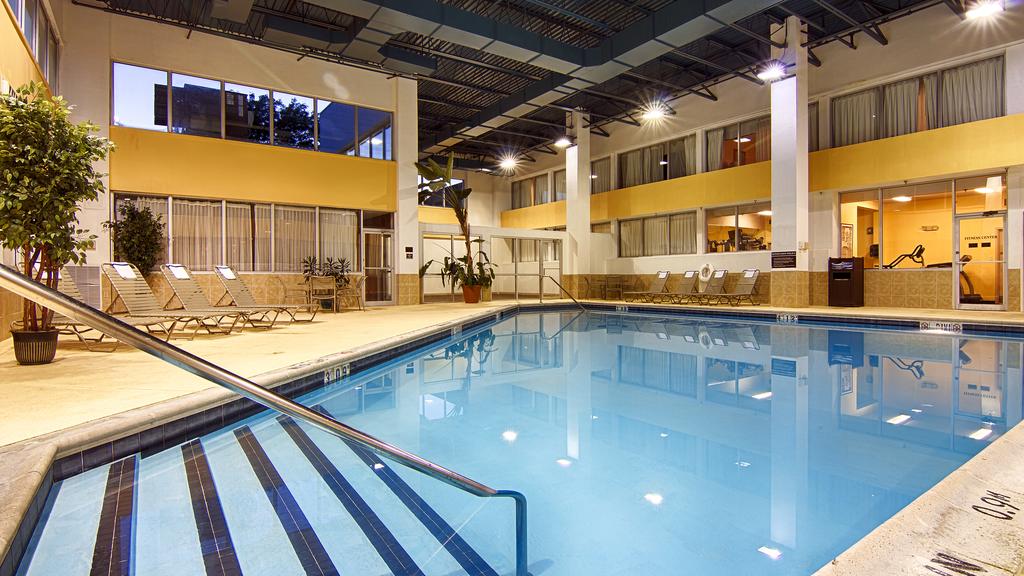Ramada by Wyndham East Syracuse Carrier Circle