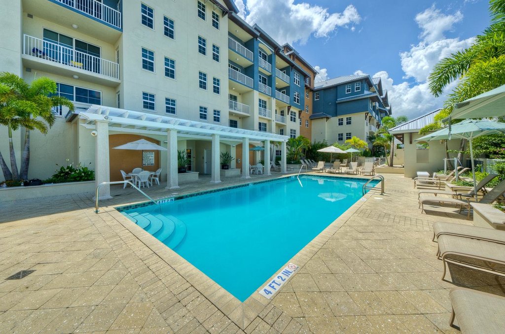 Harborside Suites at Little Harbor Hotel