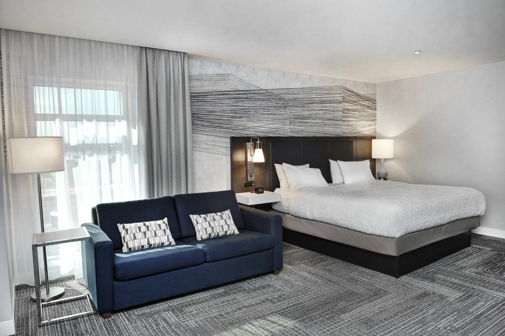 Hampton Inn & Suites by Hilton Quebec City /Saint-Romuald
