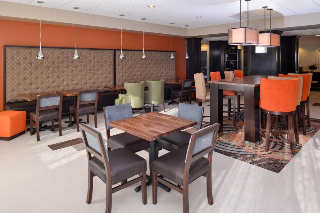 Lexington Inn & Suites Effingham