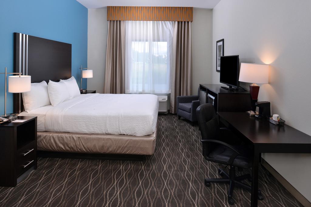 Lexington Inn & Suites Effingham