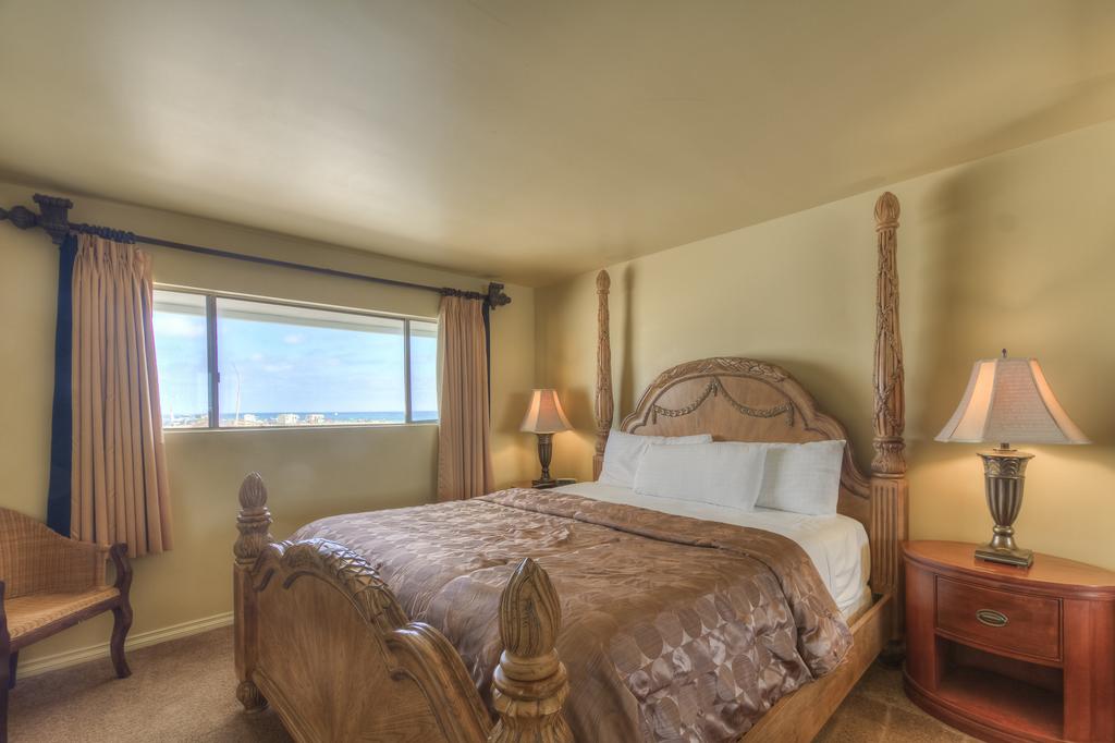 Oceanside Marina Suites