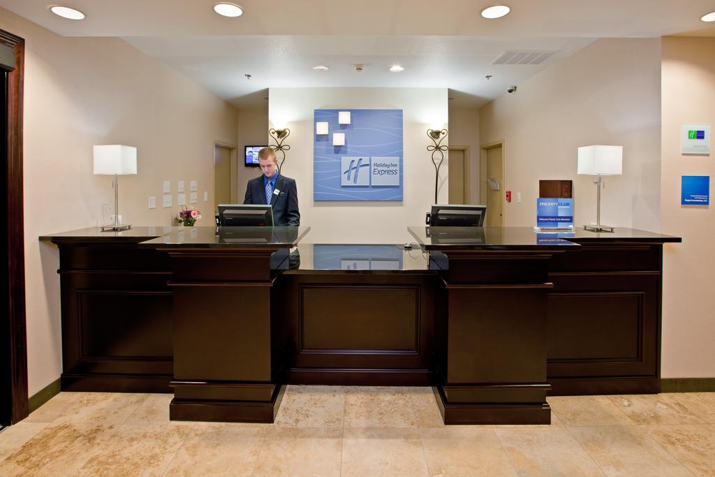 Holiday Inn Express Hotel & Suites Shelbyville Indianapolis