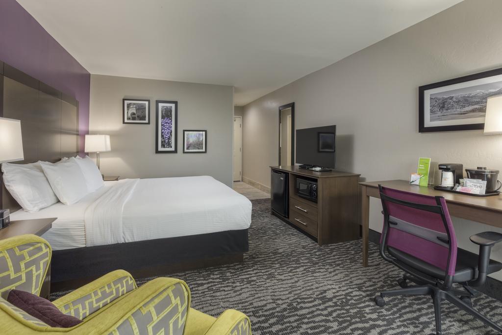La Quinta Inn & Suites by Wyndham Visalia/Sequoia Gateway