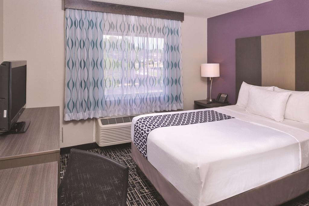 La Quinta Inn & Suites by Wyndham Fayetteville