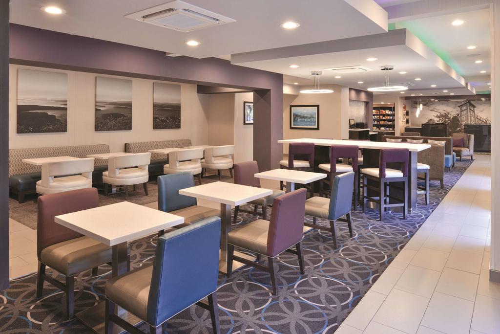 La Quinta Inn & Suites by Wyndham Fayetteville