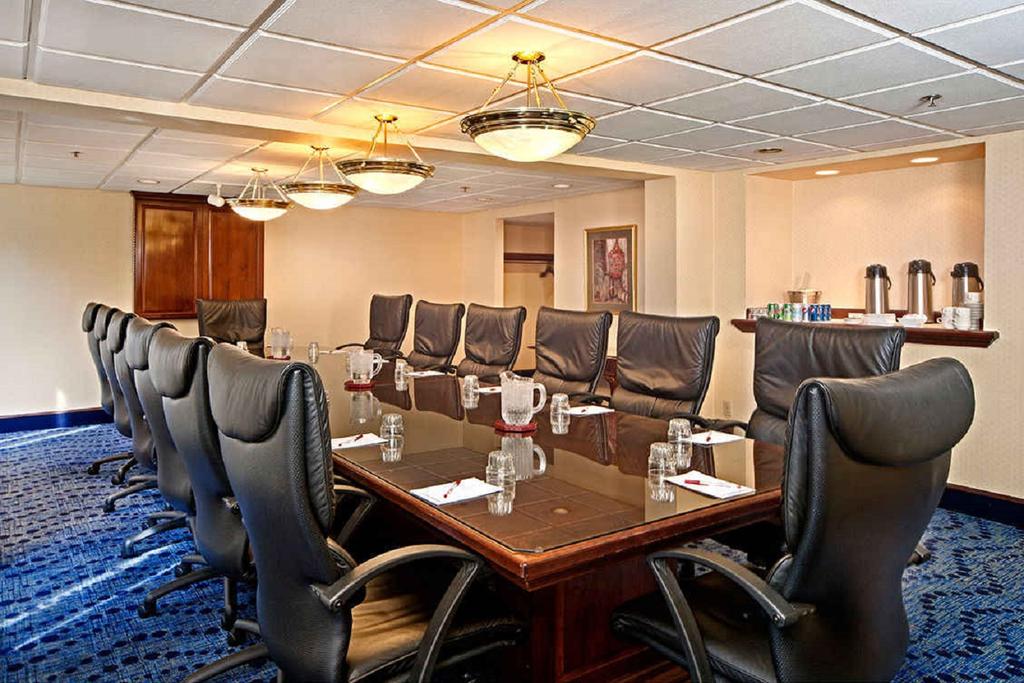 Ramada Plaza & Conf Center by Wyndham Fort Wayne