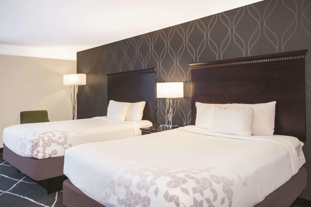 La Quinta Inn & Suites by Wyndham Fresno Riverpark