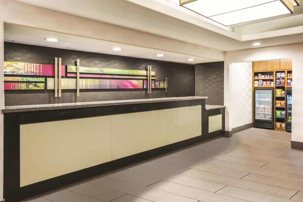 La Quinta Inn & Suites by Wyndham Fresno Riverpark