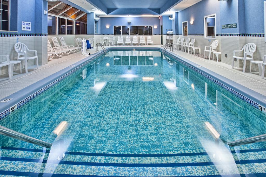 Country Inn & Suites by Radisson, Grand Rapids East, MI