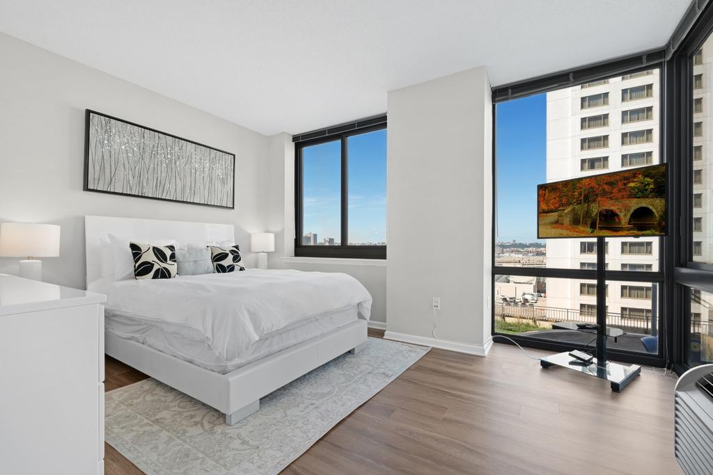 Global Luxury Suites Downtown Jersey City