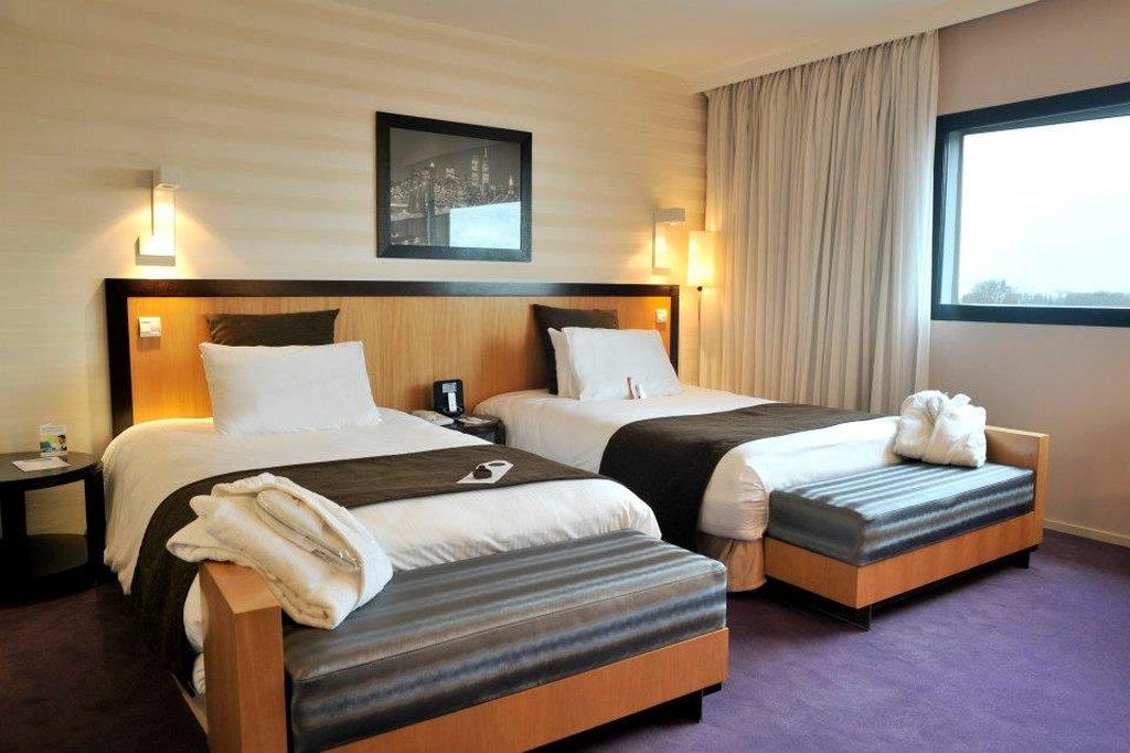 Hotel Lille Euralille, a Hilton Affiliate