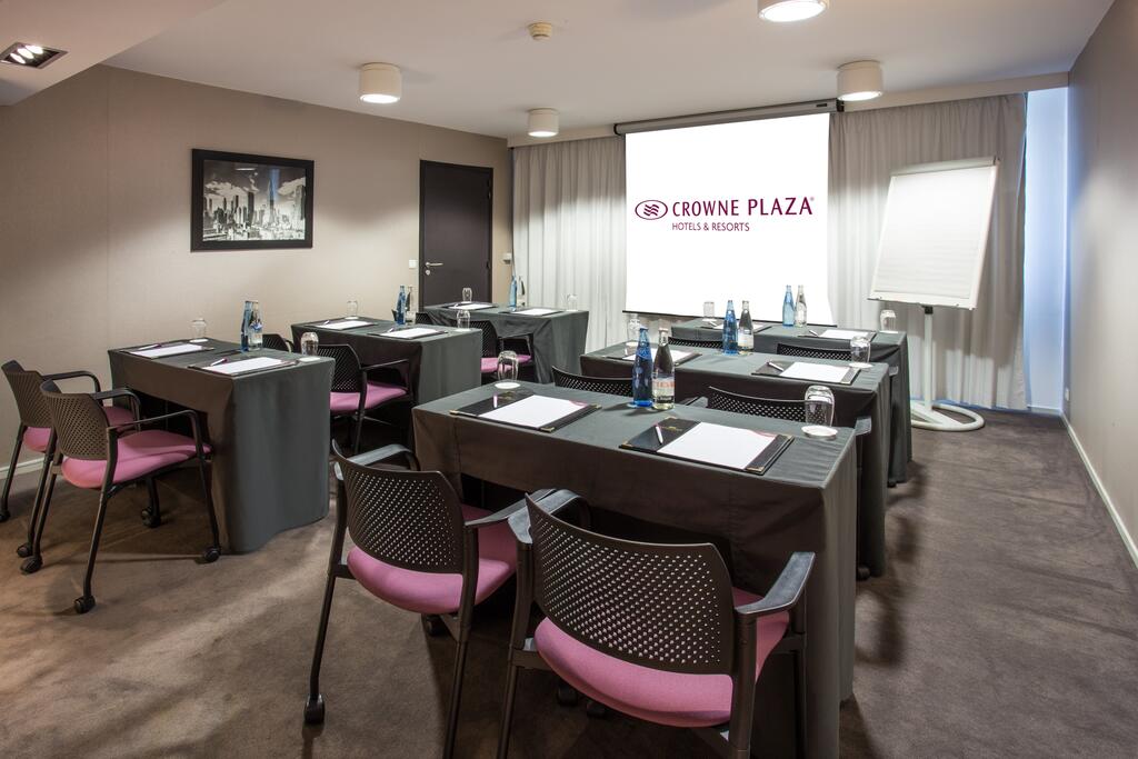Hotel Lille Euralille, a Hilton Affiliate