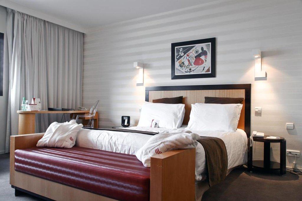 Hotel Lille Euralille, a Hilton Affiliate