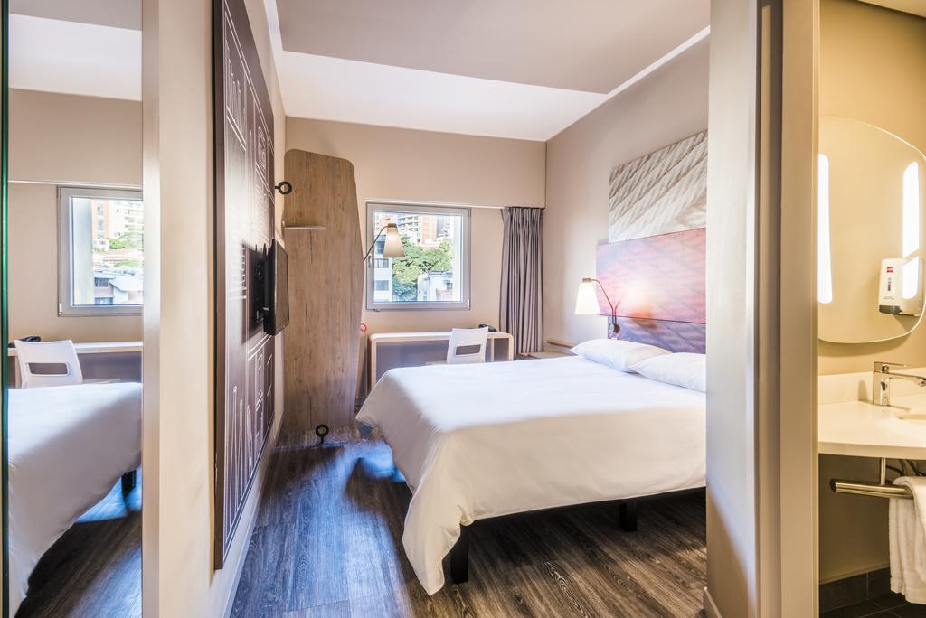 Hotel ibis Cali Granada
