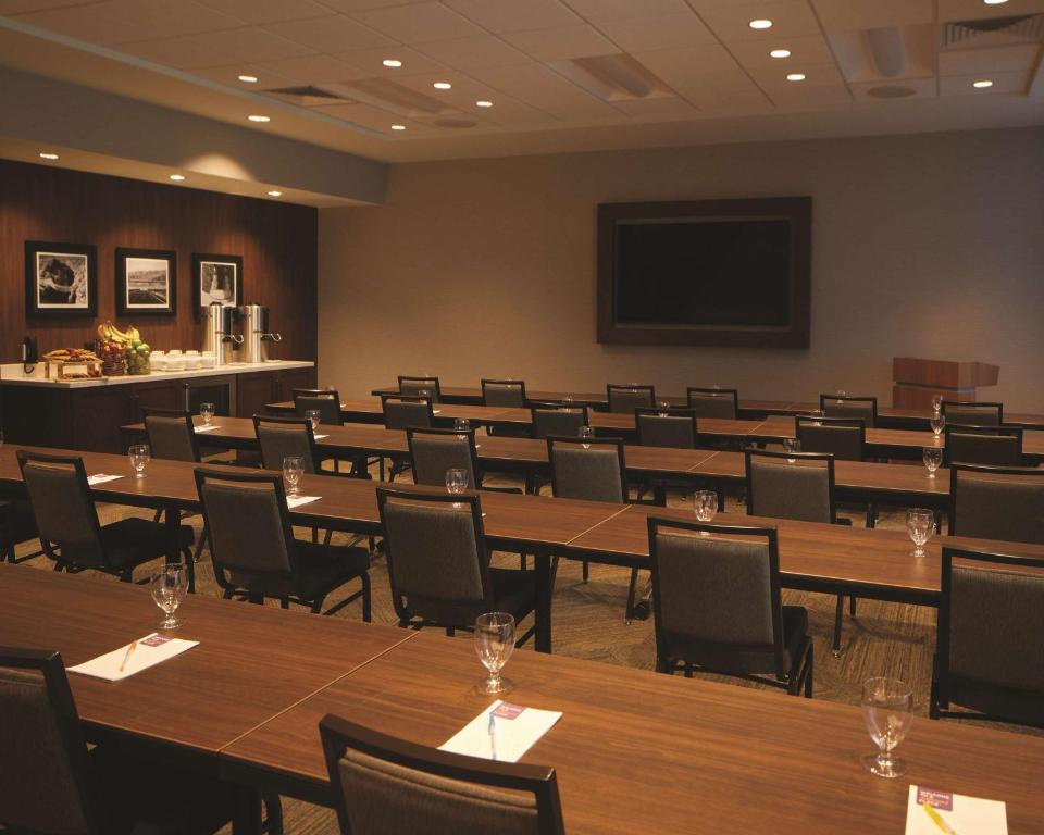 Hyatt Place Las Vegas at Silverton Village