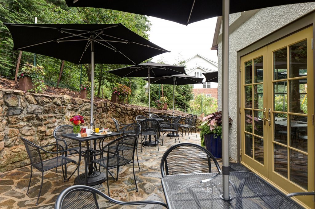 Oakhurst Inn