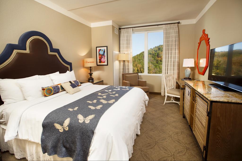 Dollywood's Dreammore Resort