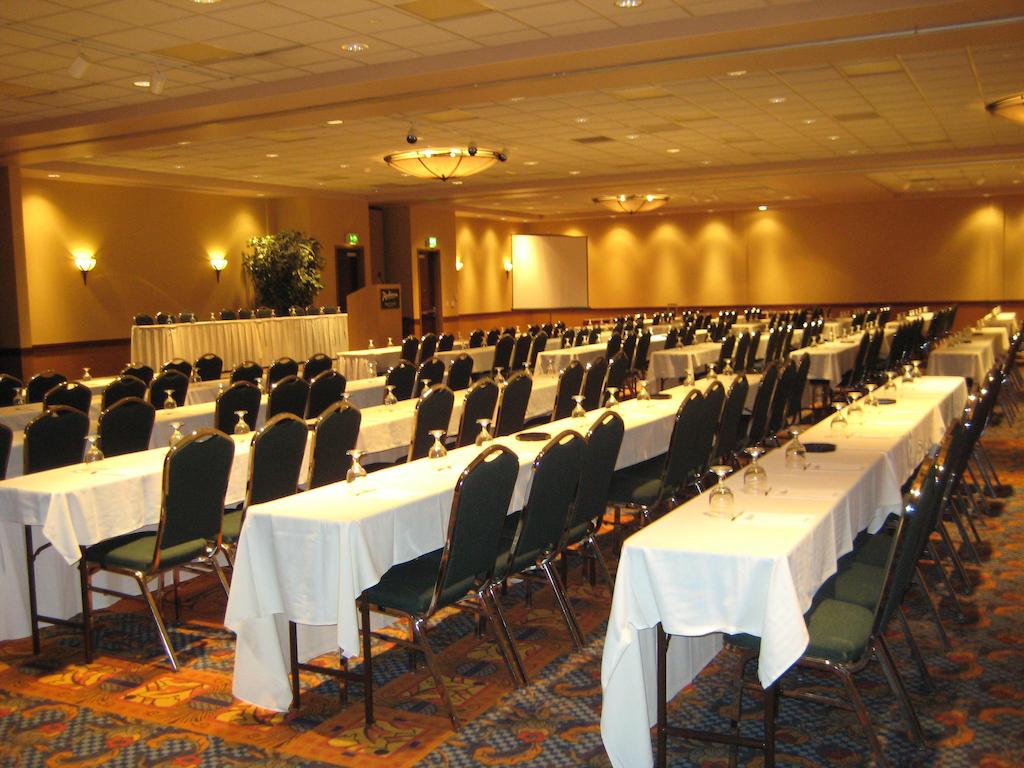 Radisson Quad City Plaza