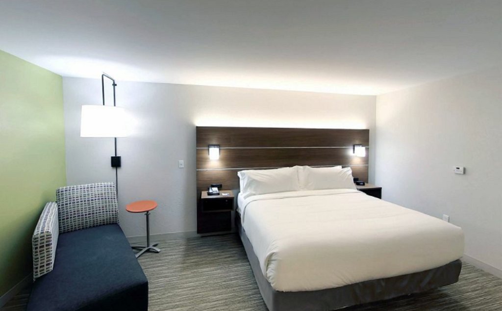 Holiday Inn Express And Suites Detroit North - Roseville