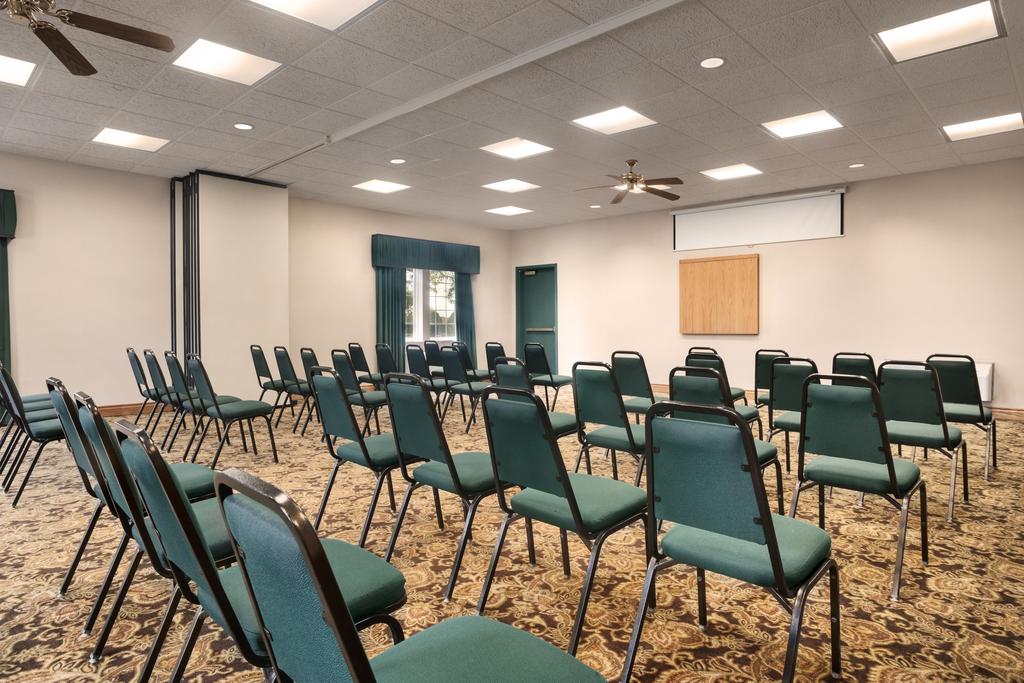 Country Inn & Suites by Radisson Kalamazoo MI