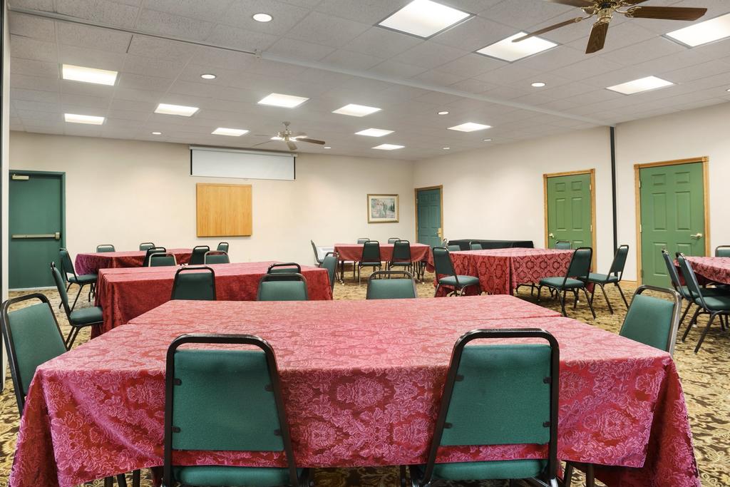 Country Inn & Suites by Radisson Kalamazoo MI