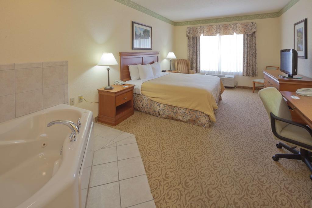 Country Inn & Suites by Radisson, Madison Southwest, WI