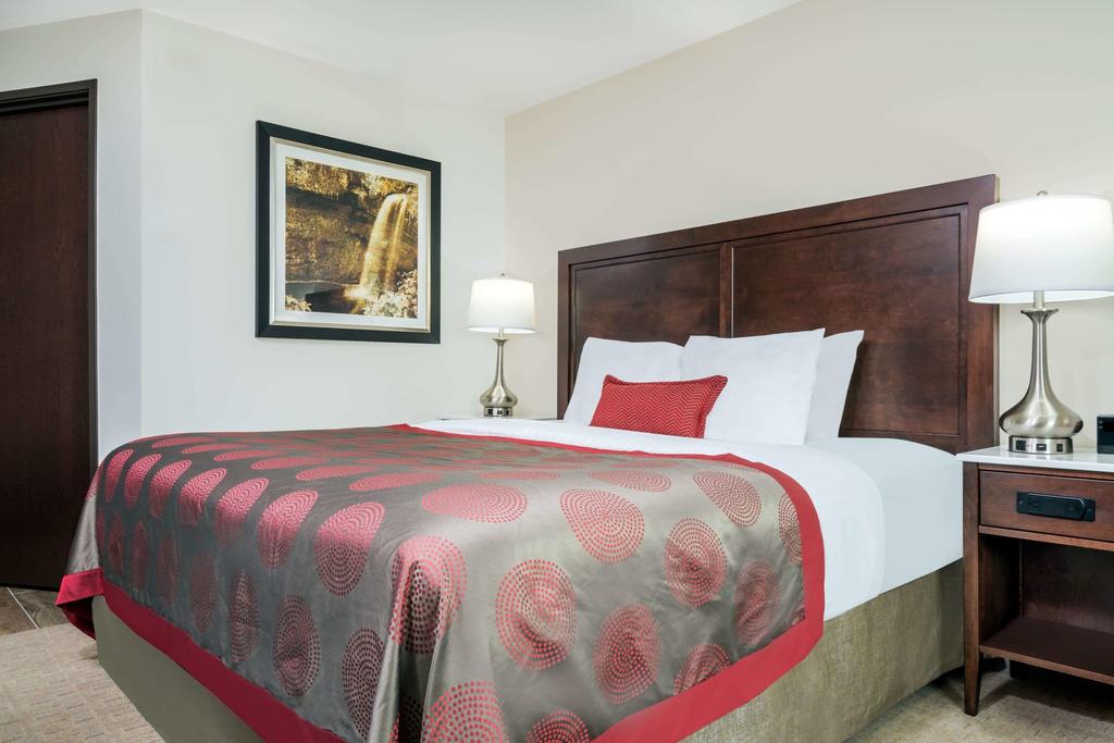 Ramada by Wyndham Minneapolis Golden Valley