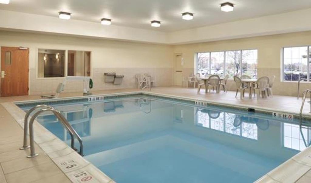 Country Inn & Suites by Radisson, Rochester-University Area, NY