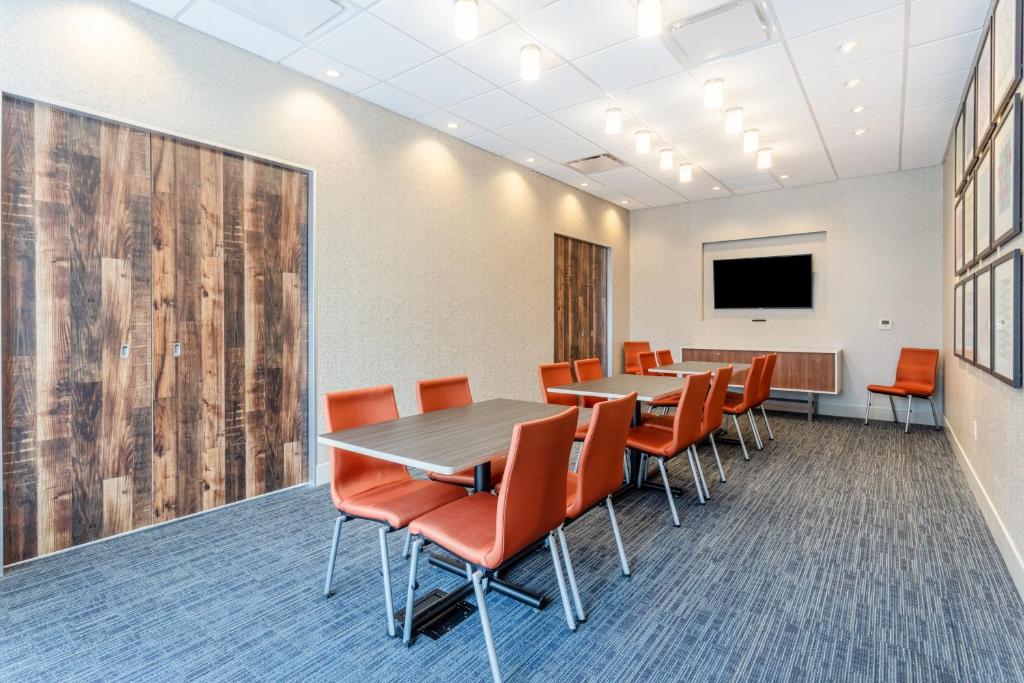 Holiday Inn Express And Suites Springfield North