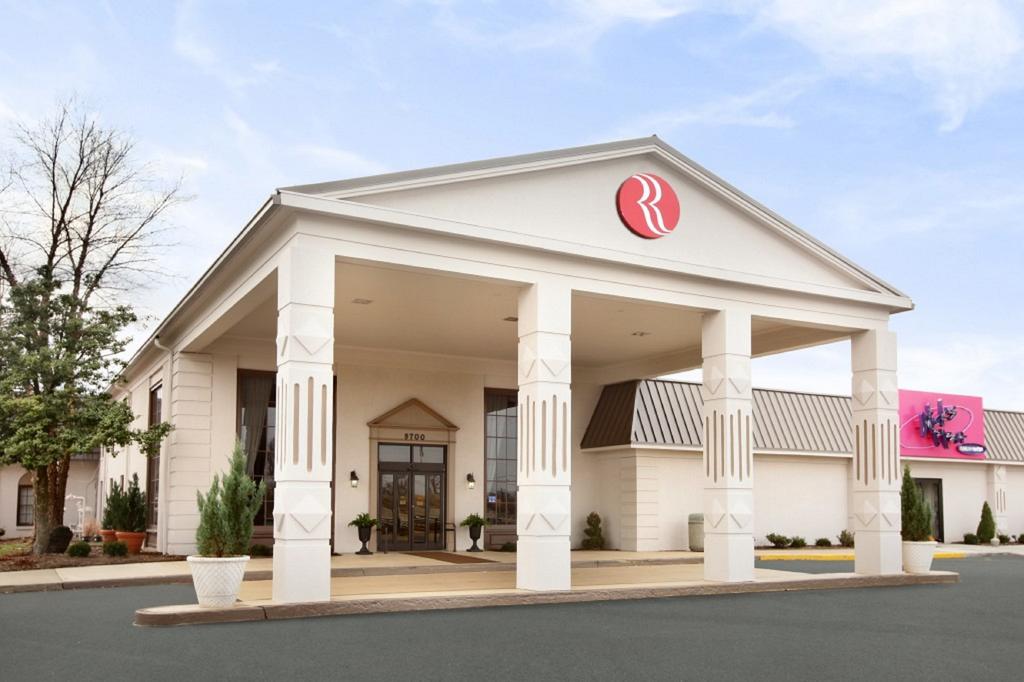 Ramada Plaza & Conf Center by Wyndham Louisville