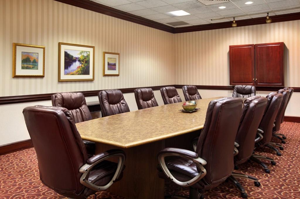 Ramada Plaza & Conf Center by Wyndham Louisville