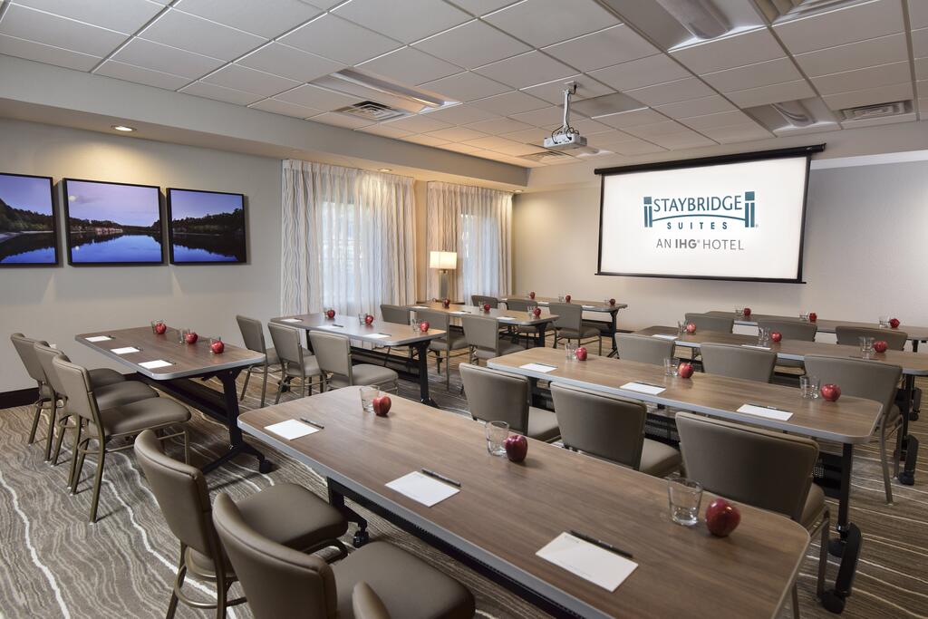 Staybridge Suites Wisconsin Dells - Lake Delton