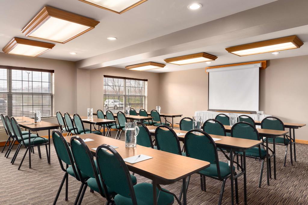Country Inn & Suites by Radisson, Rochester South, MN
