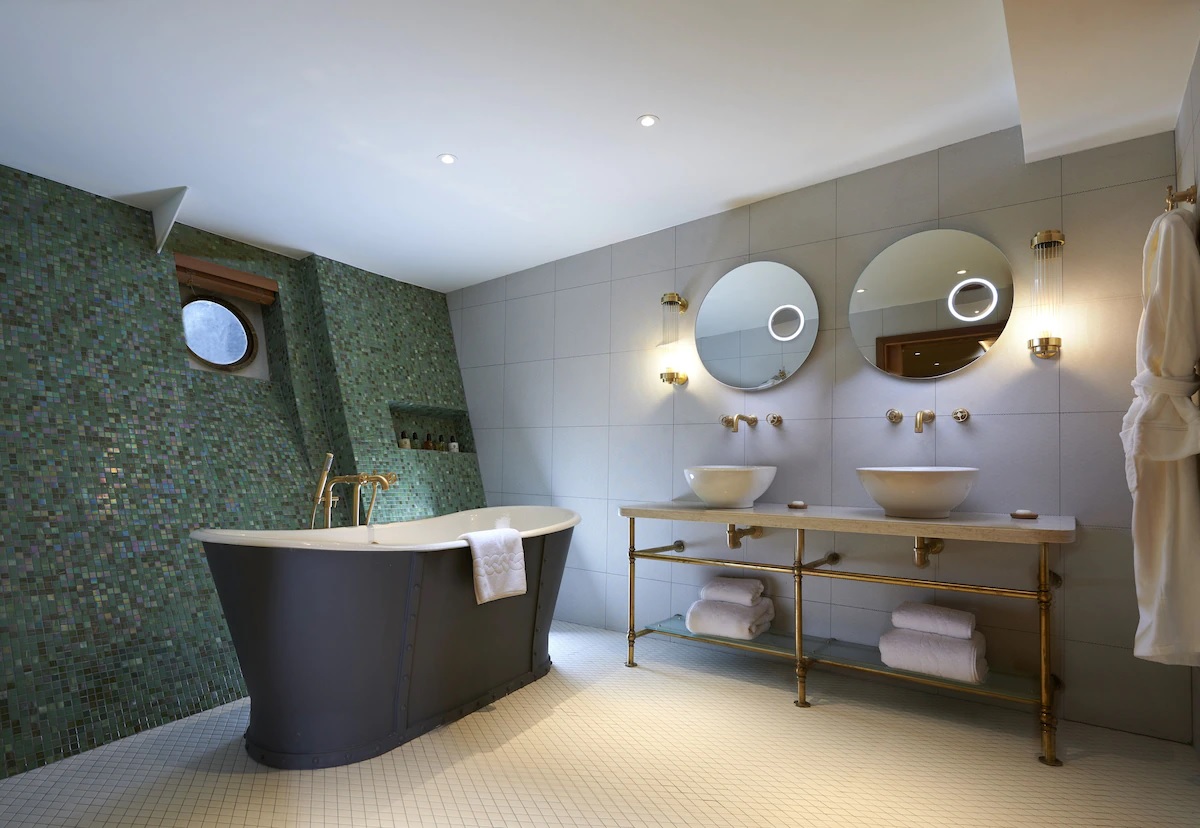 Fingal - A Luxury Floating Hotel