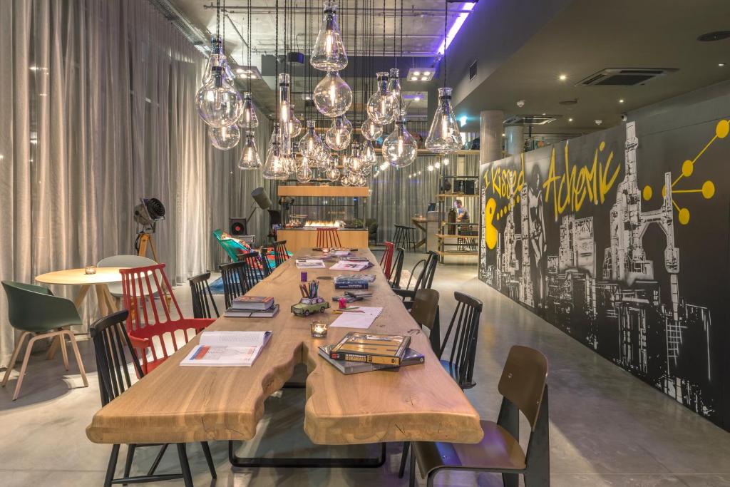 Moxy Birmingham Nec