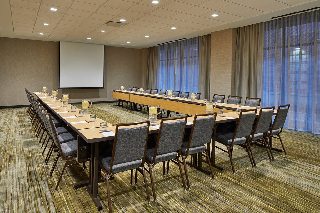 Courtyard by Marriott Baltimore Downtown/McHenry Row