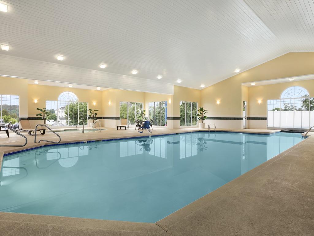 Country Inn & Suites by Radisson, Beckley, WV