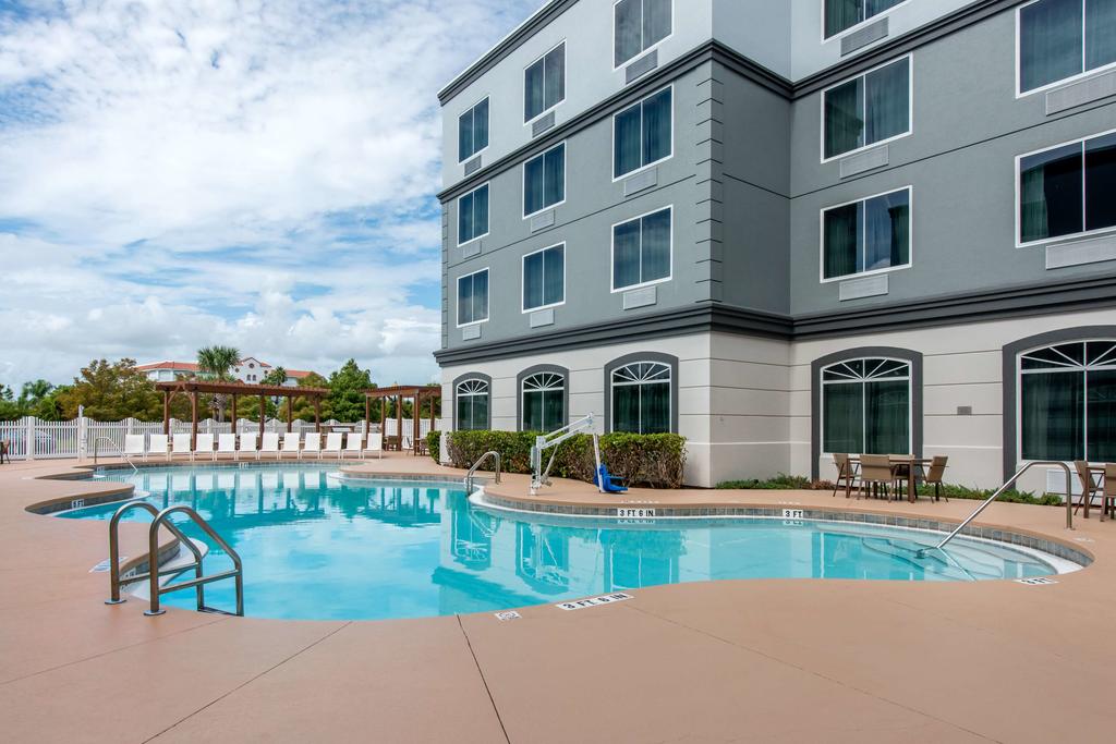 Country Inn & Suites by Radisson, Port Canaveral, FL