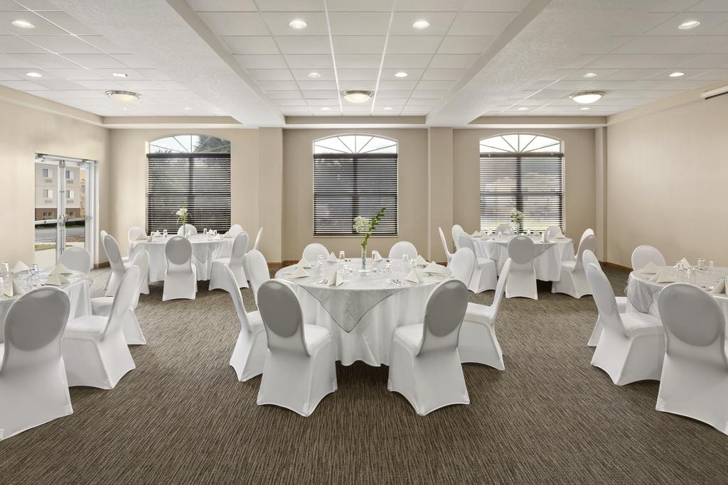 Country Inn & Suites by Radisson, Port Canaveral, FL